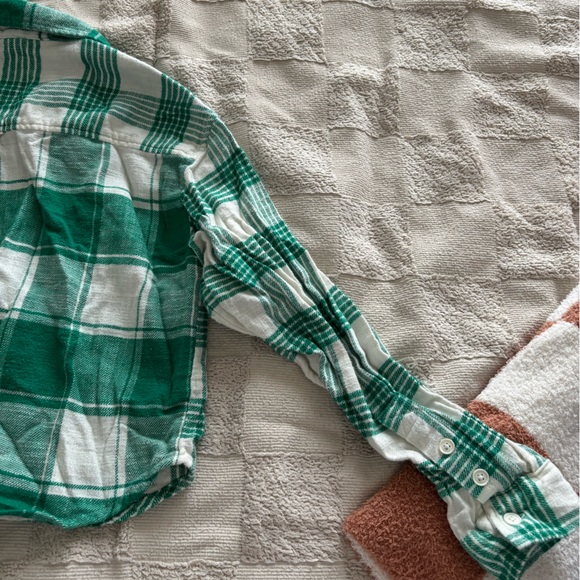 Super cute slightly cropped AE flannel! - Picture 2 of 5